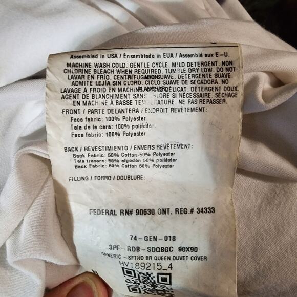 Alice in Wonderland Queen Duvet Cover black and white. Back is plain white. - Picture 7 of 7